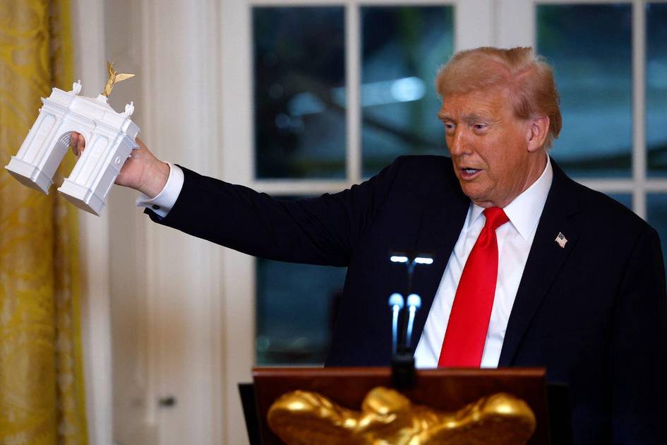 Трамп Ғалаба арки ҳарбий мажмуага айлантирилишини айтди